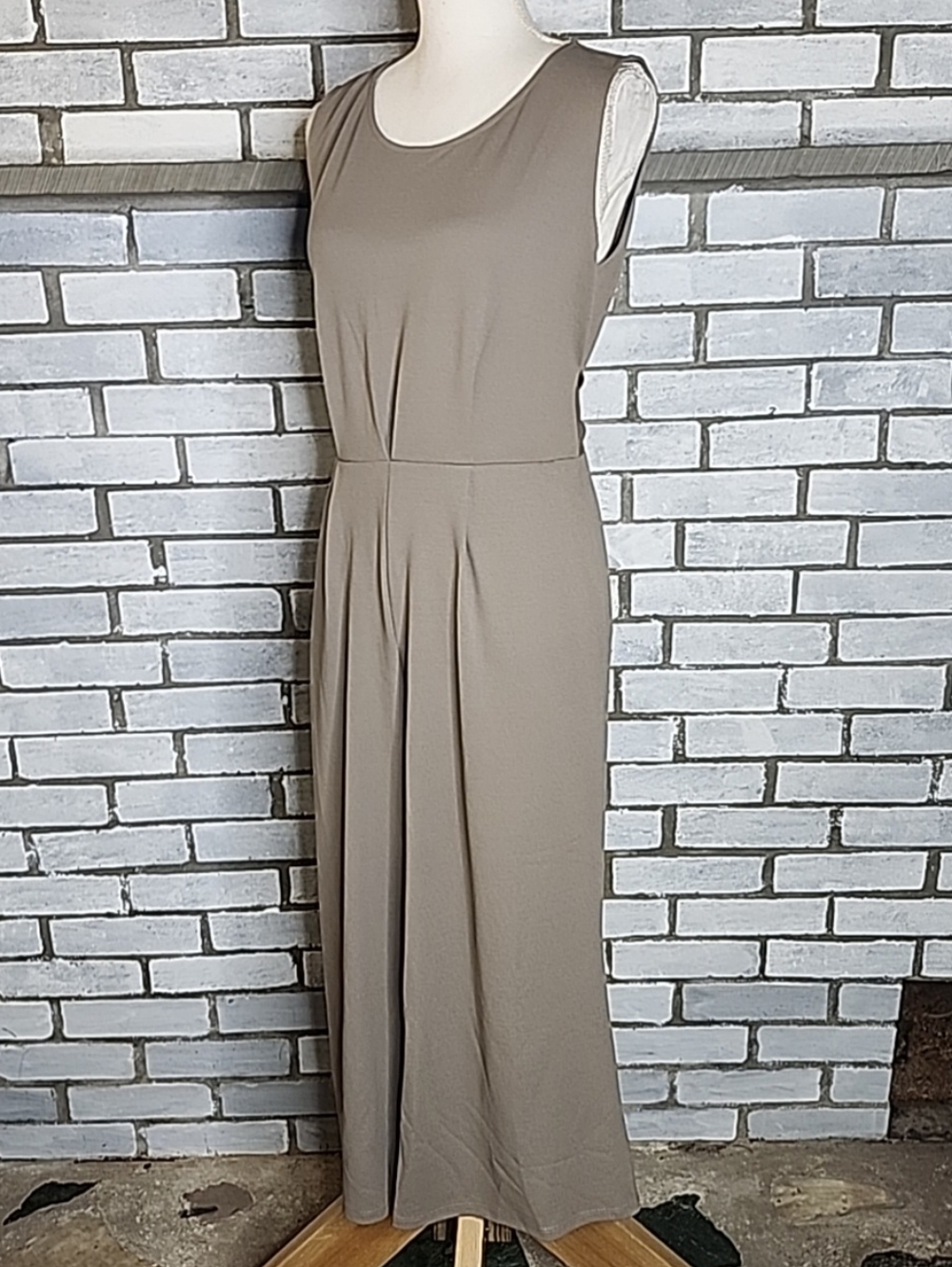 • NWOT Du Jour Cropped Wide Leg Liquid Knit Jumpsuit Romper Brown A366248